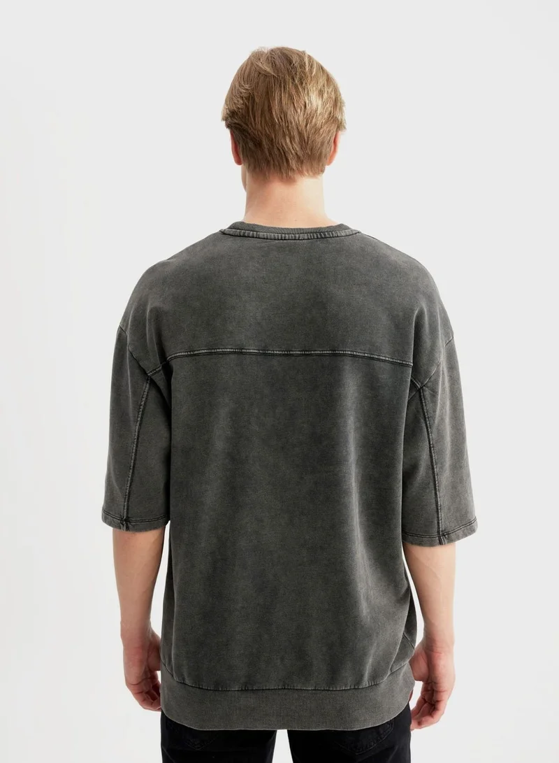 ديفاكتو تيشيرت رجالي بقصة واسعة